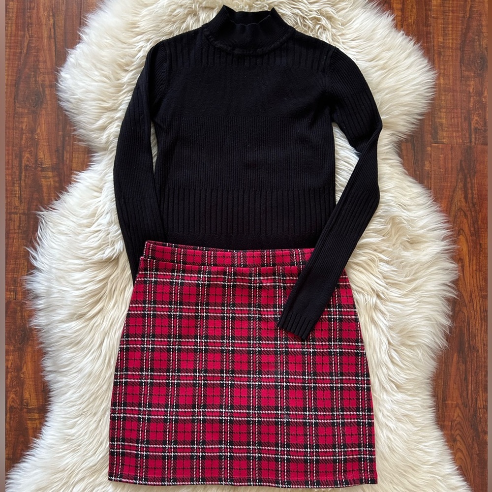 FOREVER21 Red Plaid Mini Skirt - Picture 2 of 6
